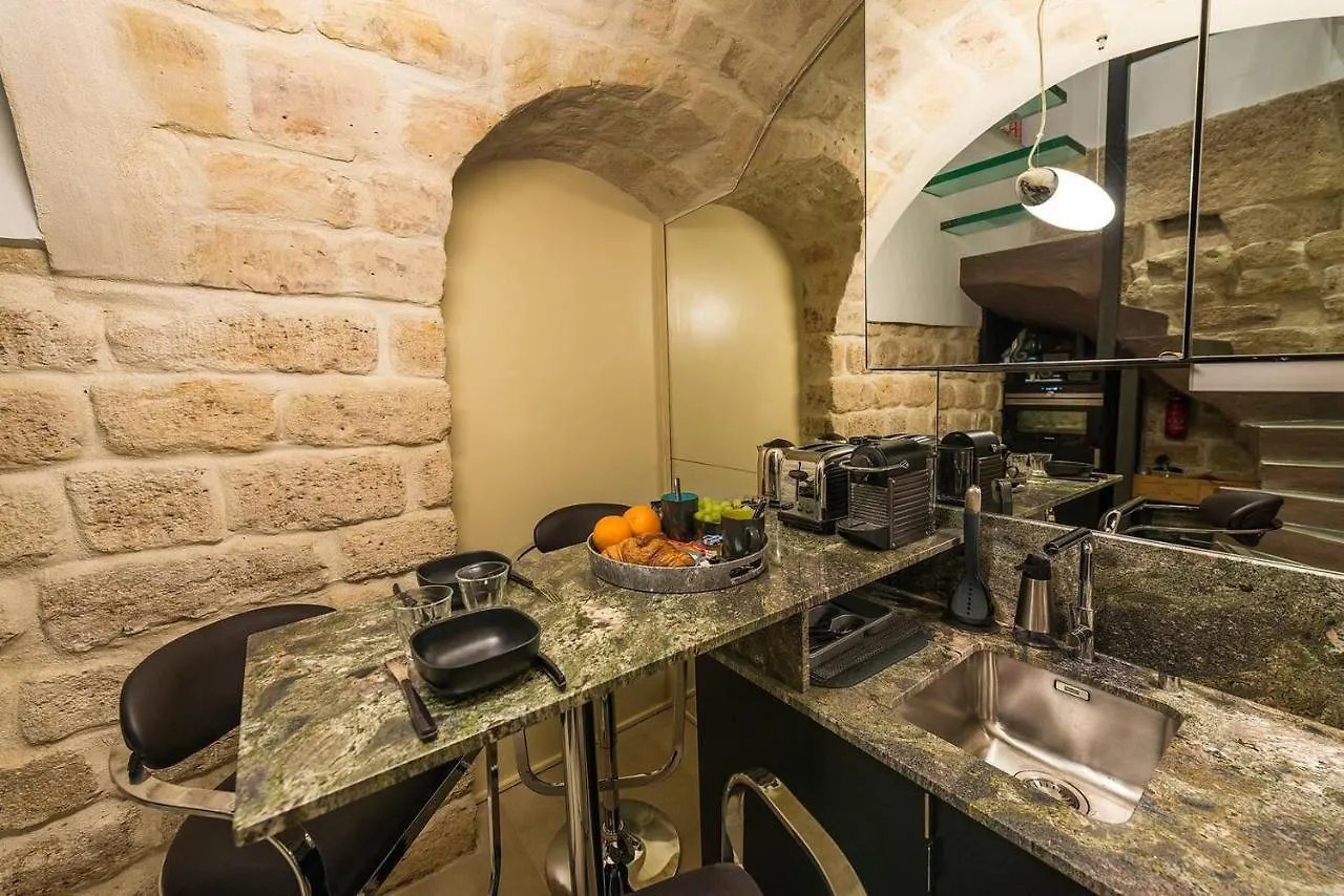 Apartment Le Marais - Place Des Vosges - Tournelles 86 *